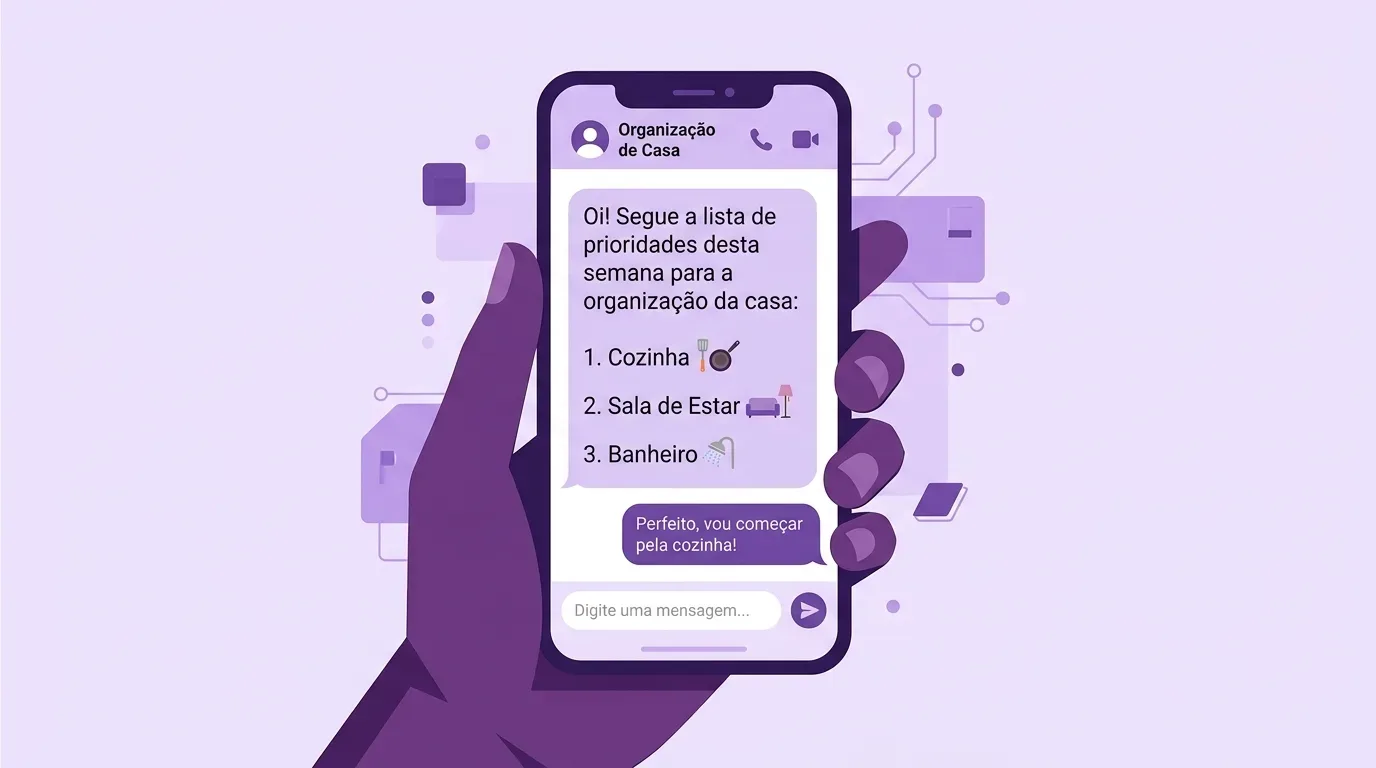 profissional de limpeza: Ilustração gráfica em tons de roxo e lavanda de uma mão estilizada segurando um smartphone na vertical. A tela do celular exibe uma conversa de aplicativo de mensagens com o contato "Organização de Casa". A mensagem recebida, em um balão cinza claro, diz: "Oi! Segue a lista de prioridades desta semana para a organização da casa: 1. Cozinha (acompanhado do ícone de uma frigideira), 2. Sala de Estar (com ícones de sofá e luminária), 3. Banheiro (com o ícone de um chuveiro)". Logo abaixo, a resposta enviada em um balão roxo escuro diz: "Perfeito, vou começar pela cozinha!". O fundo da imagem apresenta elementos geométricos abstratos e linhas que simulam circuitos tecnológicos em tons suaves de roxo.